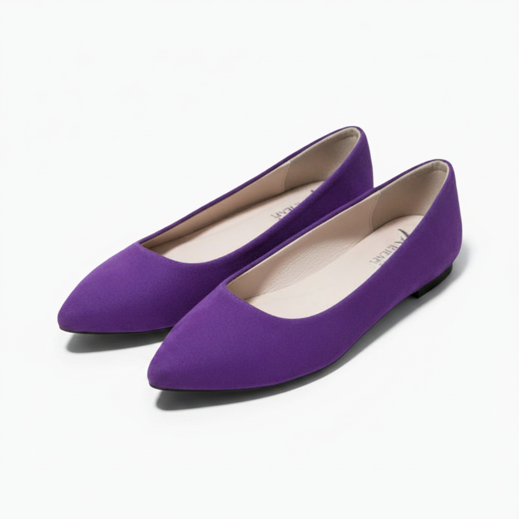 Mocassin pour femme en daim d'un violet profond, offrant un confort exceptionnel et un style intemporel polyvalent.