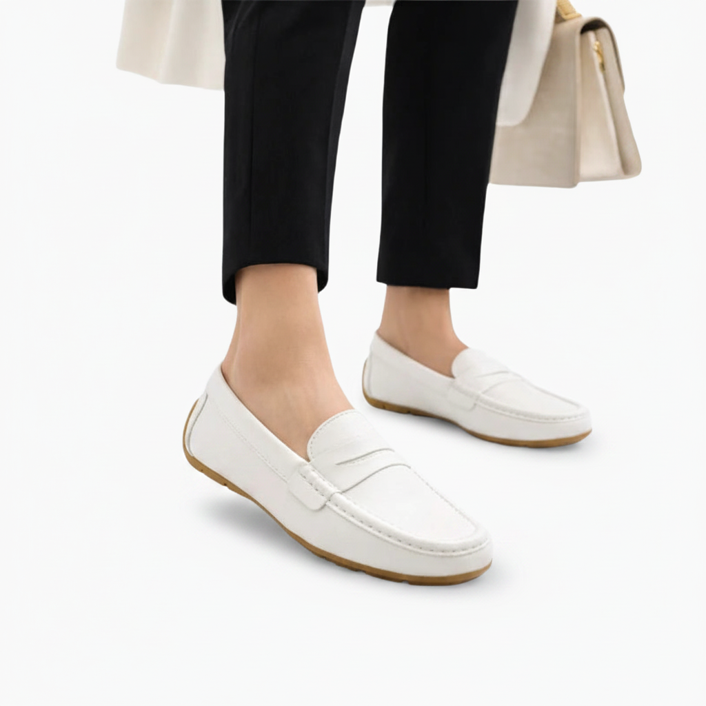 Intérieur doux du mocassin avec doublure en cuir et peau de mouton pour un confort absolu.