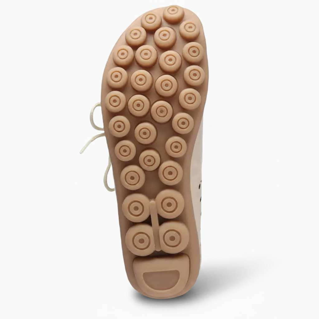 Intérieur doux et respirant des mocassins femme beige, promettant un confort absolu tout au long de la journée.