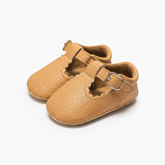 Mocassins bébé orthopédiques en cuir véritable camel pour les premiers pas.