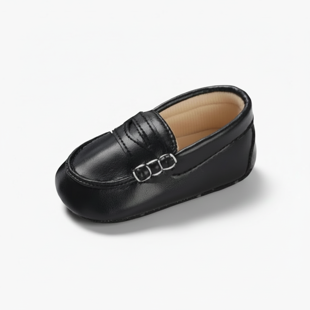 Mocassins bébé noir en cuir vintage, parfaits pour les premiers pas élégants et confortables.