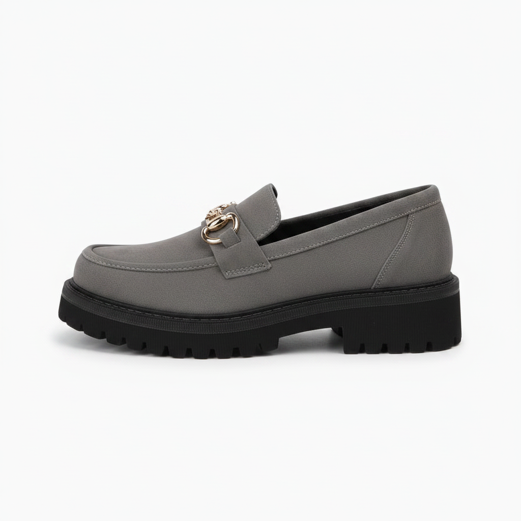 Mocassin Compensé Gris Femme : L'Allure Rétro & la Chaîne Dorée