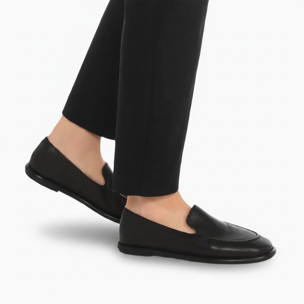Semelle extérieure ultra-flexible d'un mocassin femme, offrant légèreté et liberté de mouvement à chaque pas.