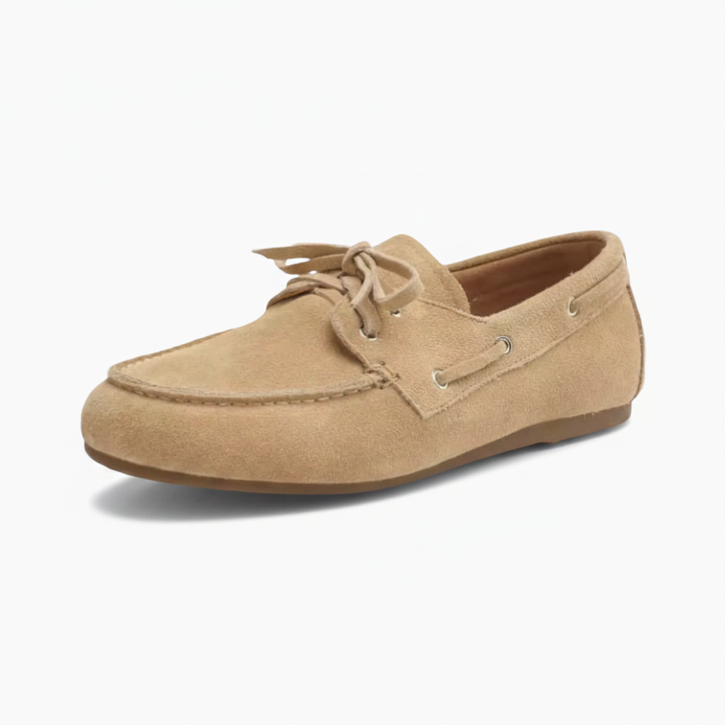 Mocassin femme en daim beige, élégant et décontracté, avec lacets raffinés.