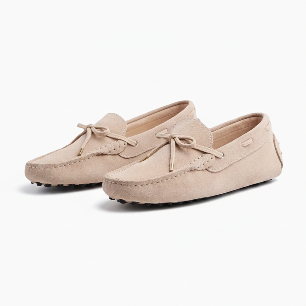 Intérieur du mocassin en daim beige, révélant la doublure respirante assurant un confort optimal toute la journée.