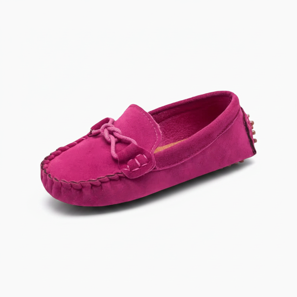 Mocassins roses en daim pour fillette, élégance et confort pour les jeunes pieds.