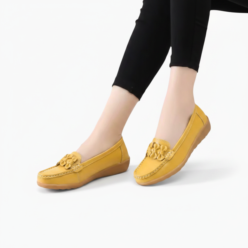 Semelle extérieure antidérapante du mocassin femme jaune, offrant une adhérence et un confort optimaux.