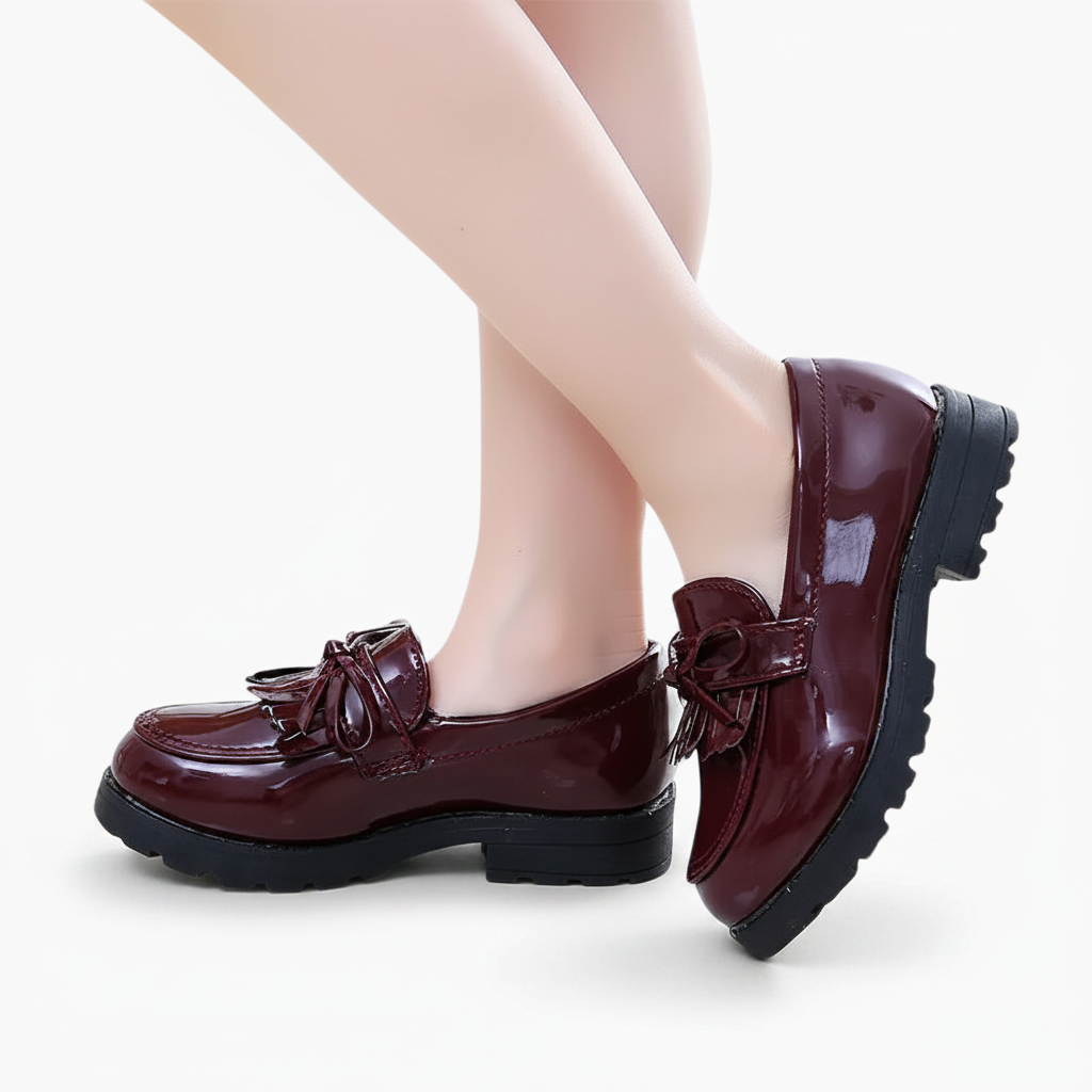Gros plan sur la texture du cuir PU bordeaux, doux et résistant.