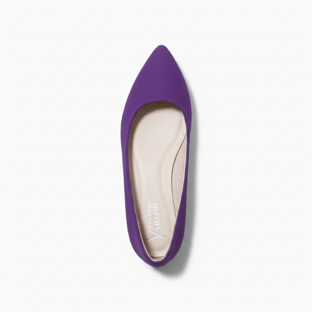 Chaussures mocassins en daim pourpre, idéales pour un style raffiné au bureau ou pour des sorties élégantes en ville.